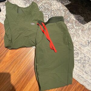 Hunter green scrub set FIGS